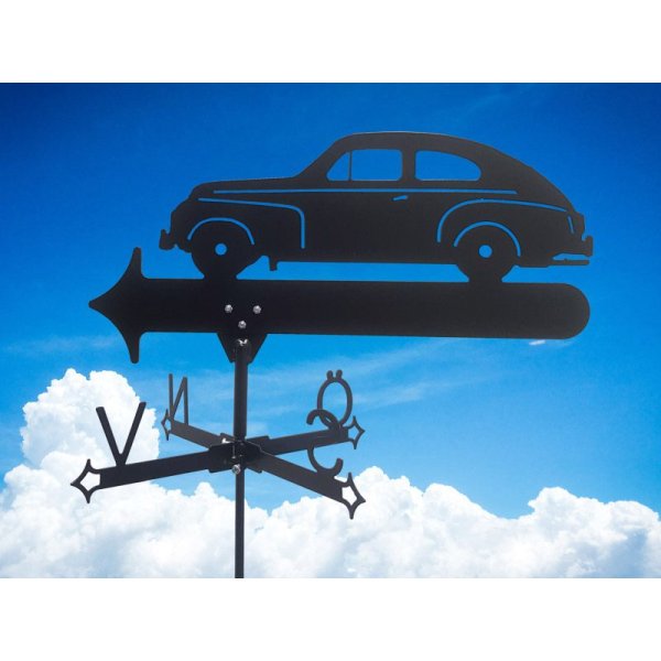 Vindflöjel Volvo PV med himmelsblå bakgrund.